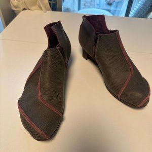 Funky Trippen Gray boot with purple stitching, size 41